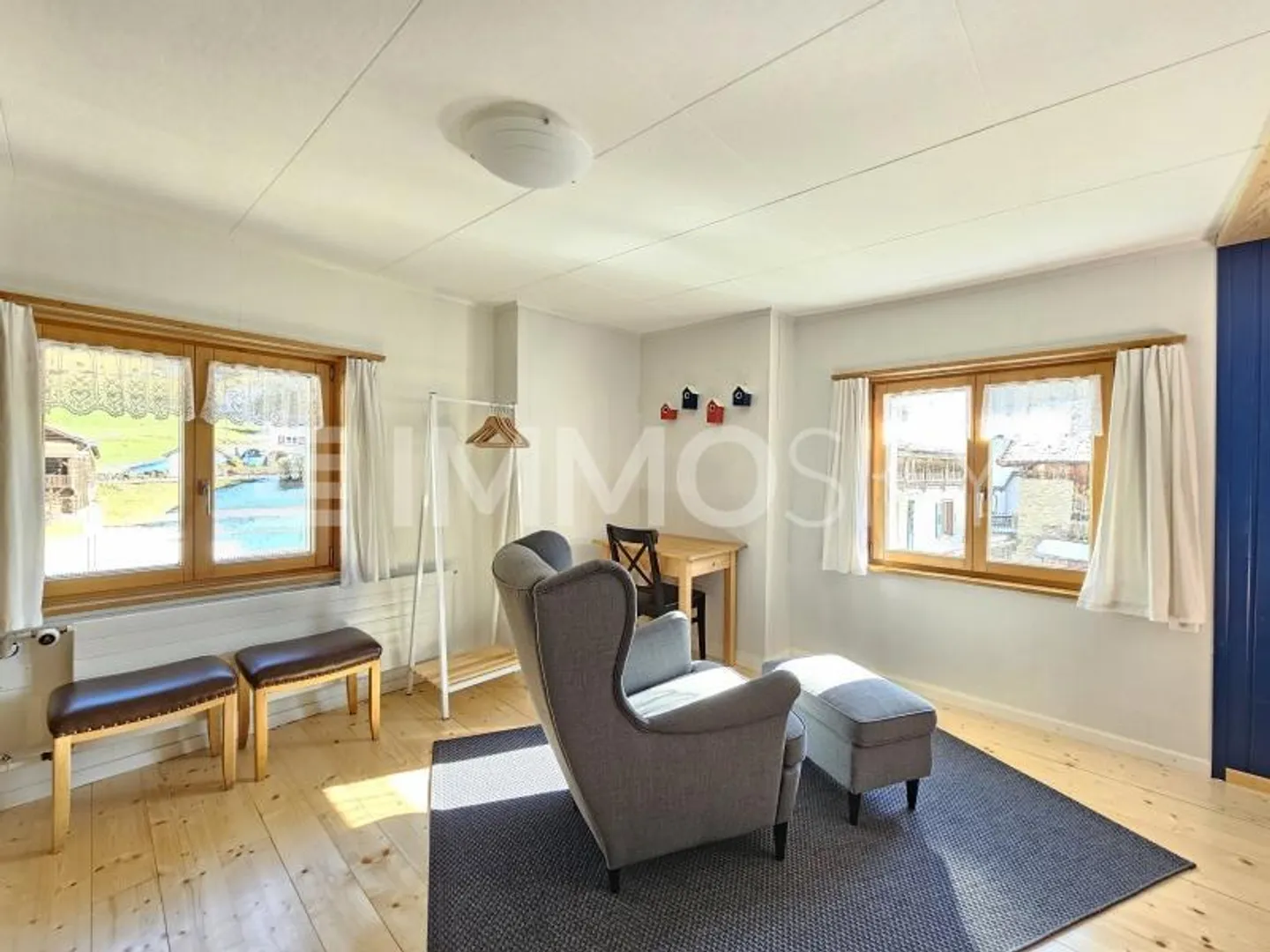 Mountains, Flair and Ski Fun – Your Guesthouse Awaits - Photo 3 of 5