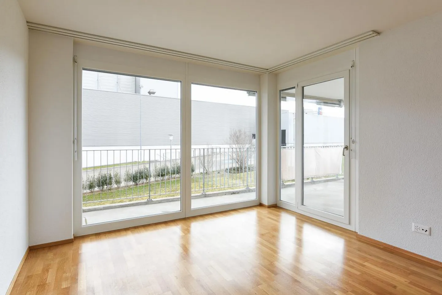 Modern Living in Bülach - Photo 2 of 7