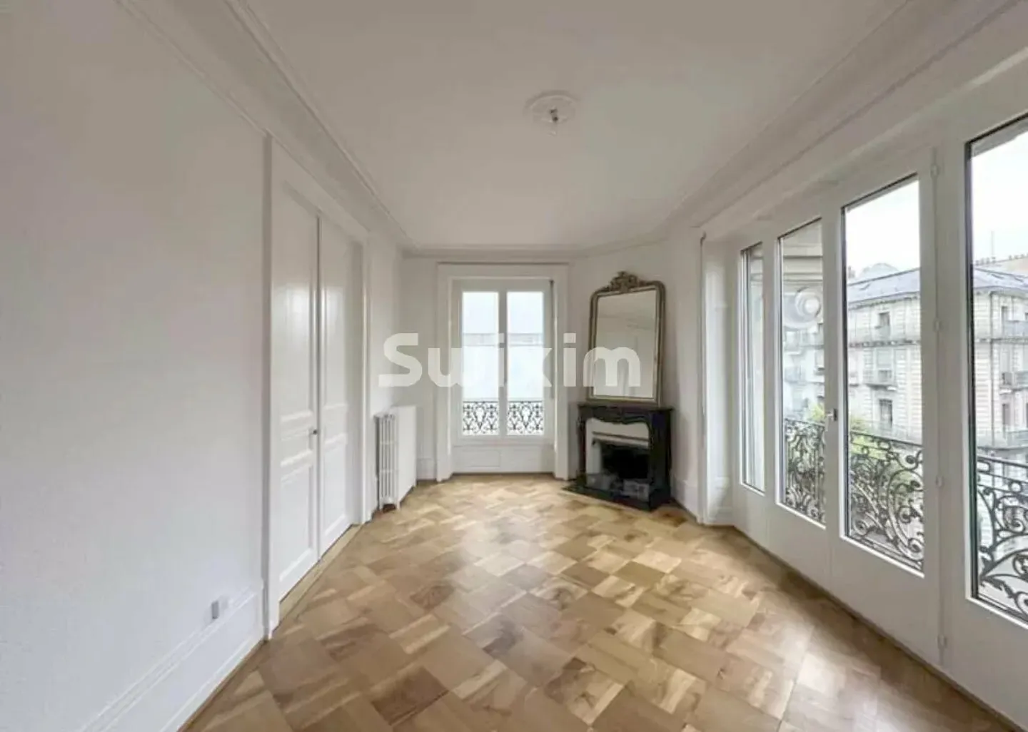 Geräumige 5-Zimmer-Wohnung in einem prestigeträchtigen historischen Gebäude - Foto 1 von 7