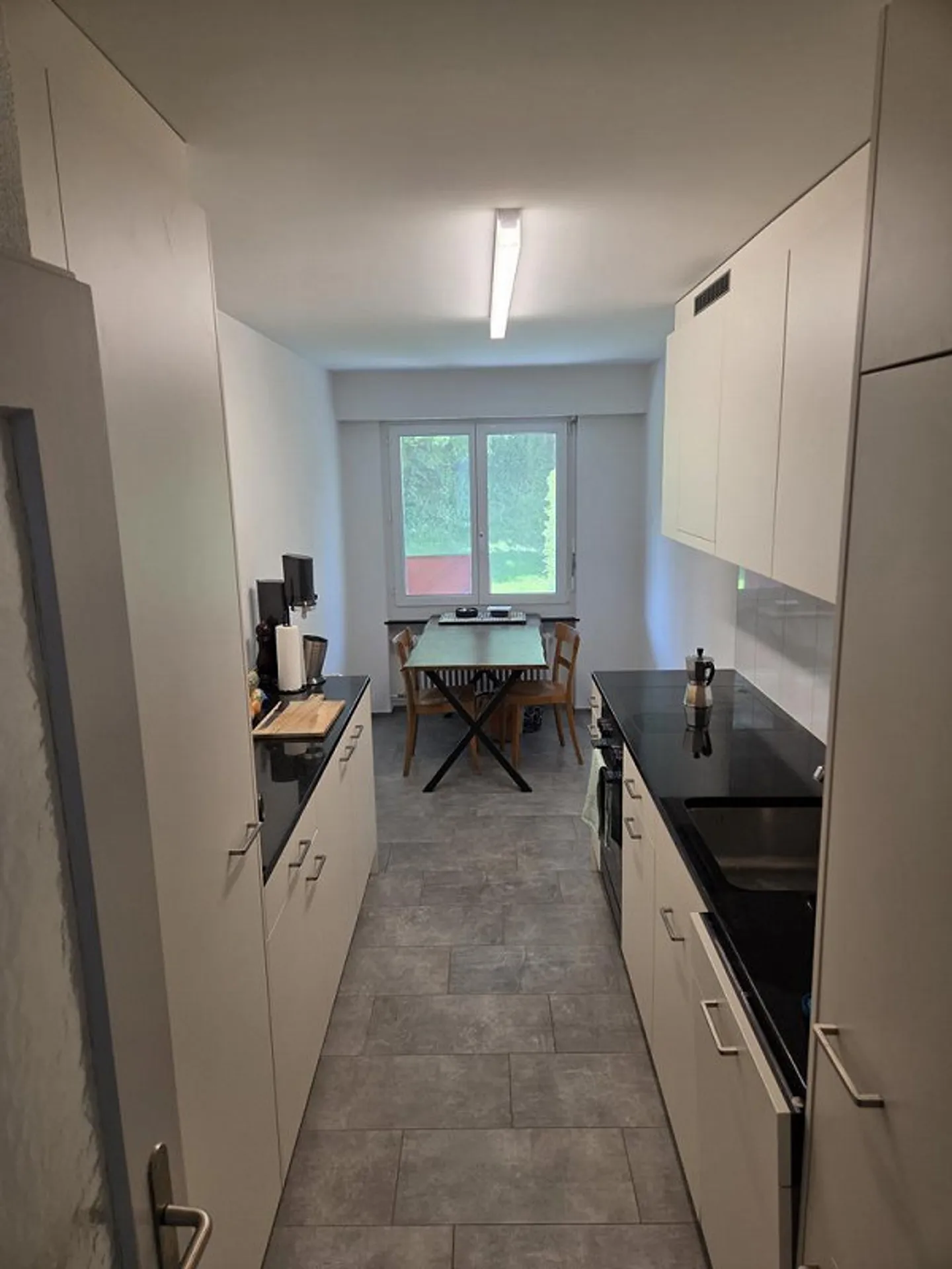 Modern Apartment - Your New Home! - Photo 4 of 7