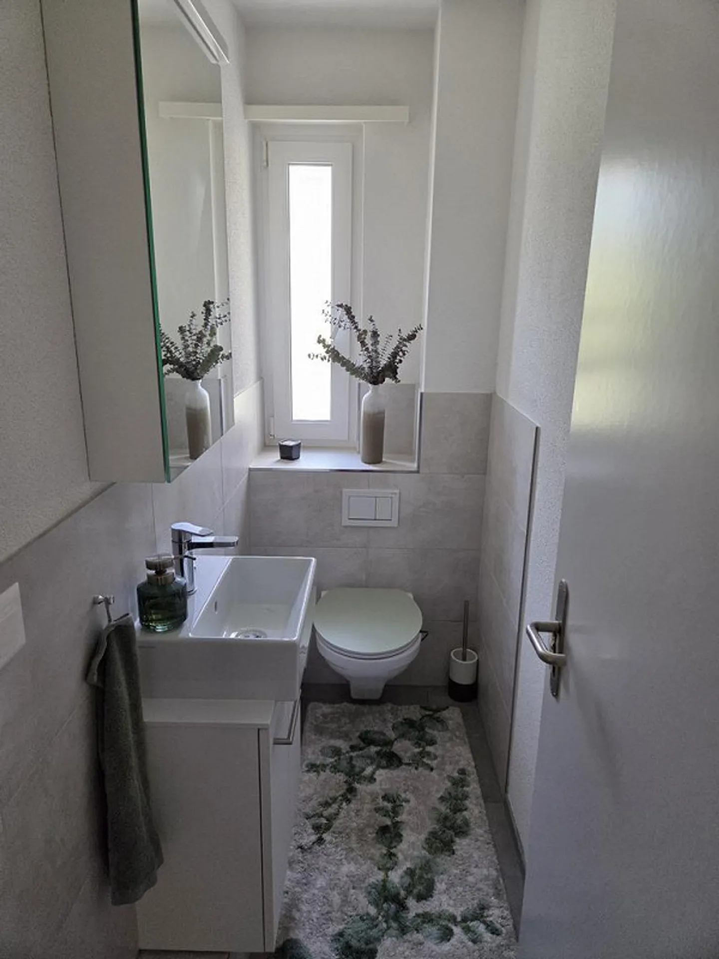 Modern Apartment - Your New Home! - Photo 6 of 7