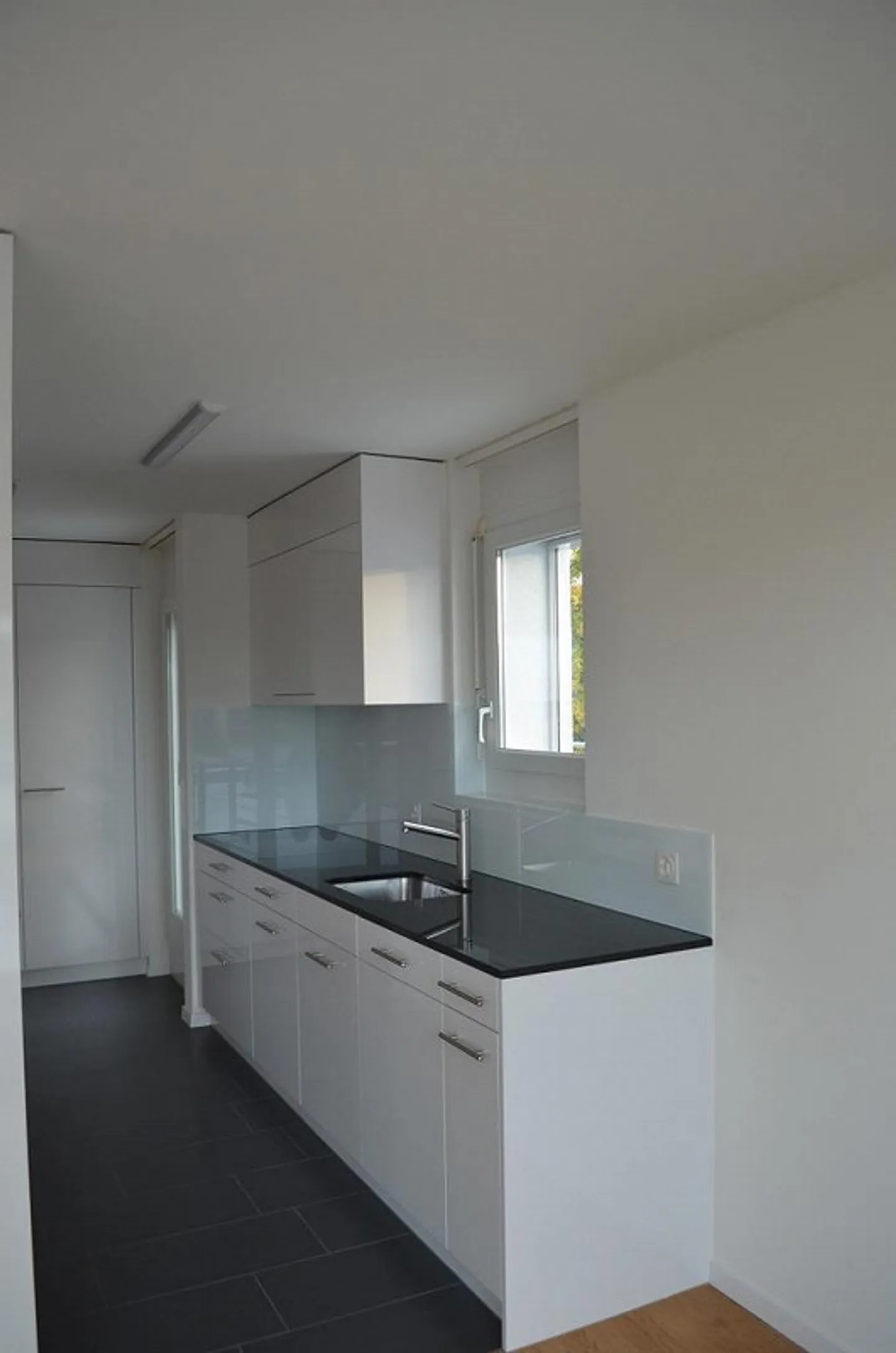 Appartamento attico 4.5 locali con camino e grande terrazza sul tetto - Foto 4 di 11