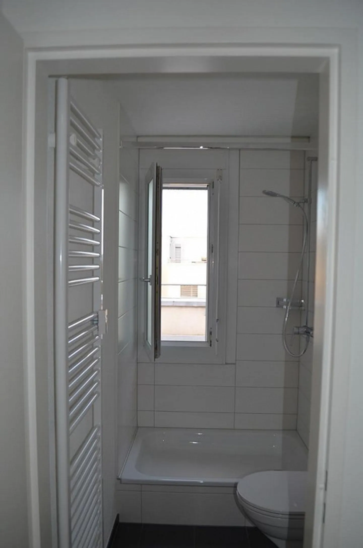 Appartamento attico 4.5 locali con camino e grande terrazza sul tetto - Foto 7 di 11