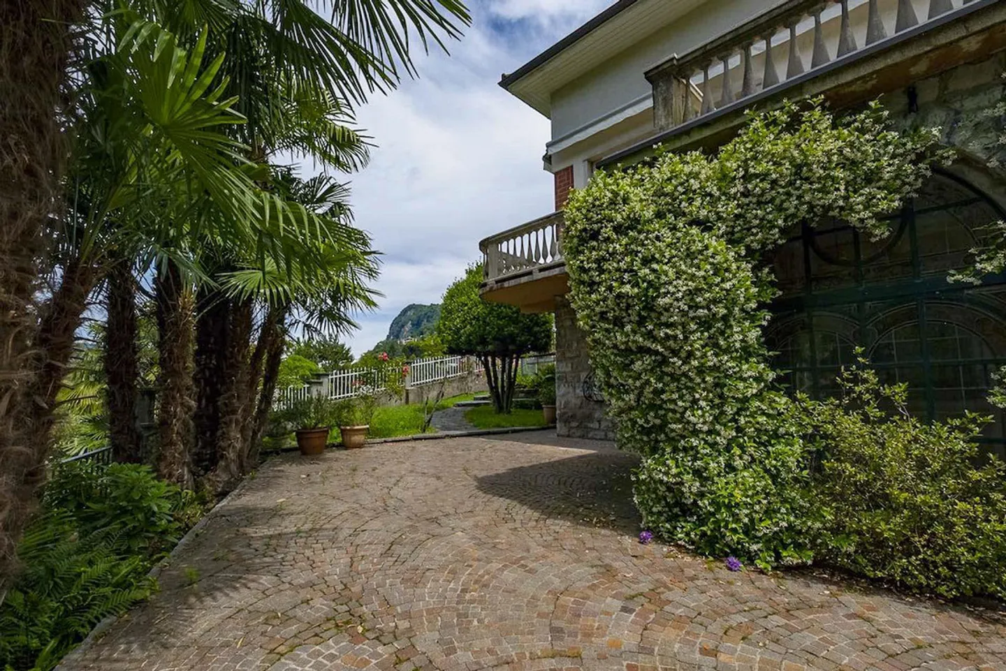 Villa mit herrlichem Park und Tennisplatz - Foto 10 von 14