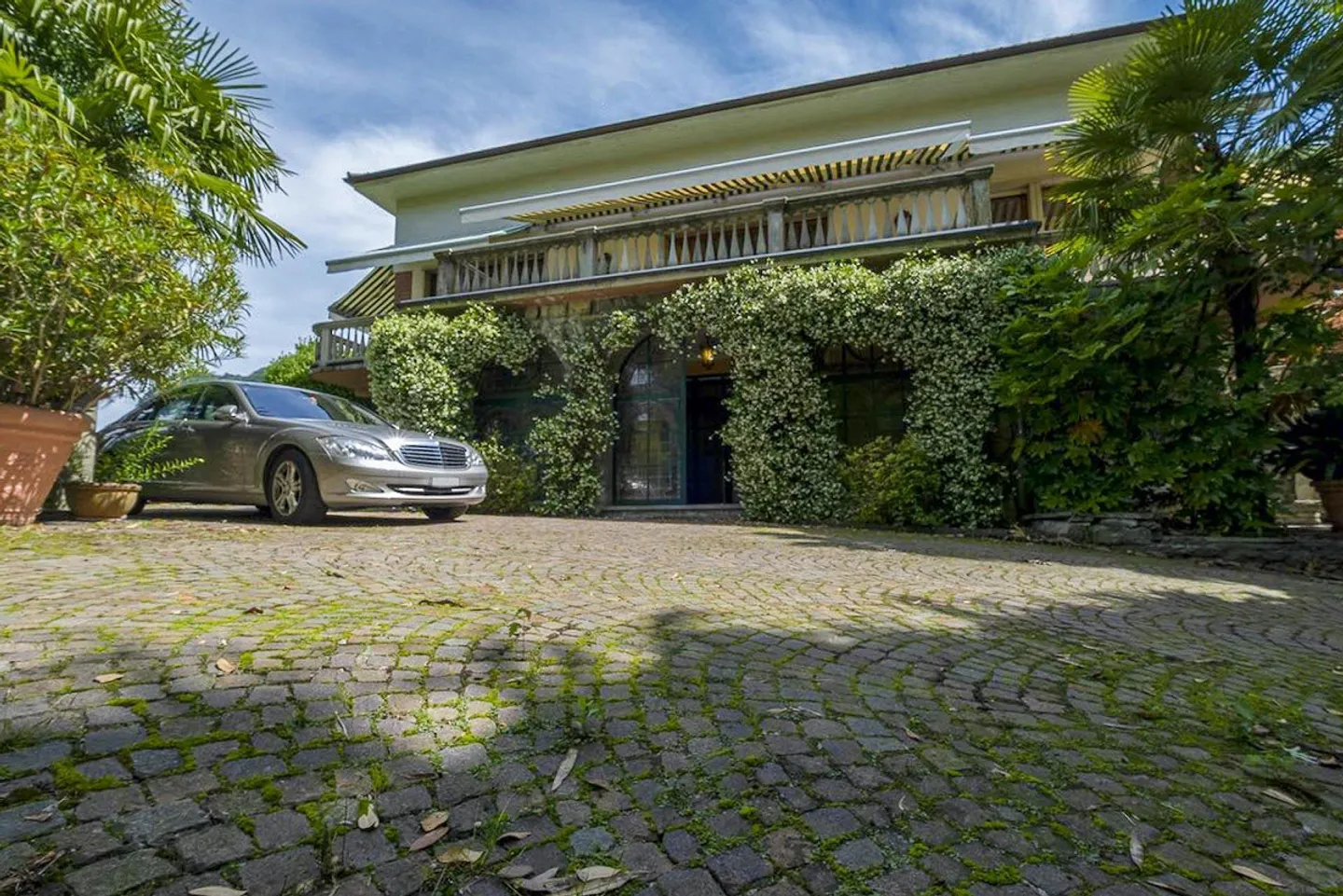 Villa mit herrlichem Park und Tennisplatz - Foto 11 von 14