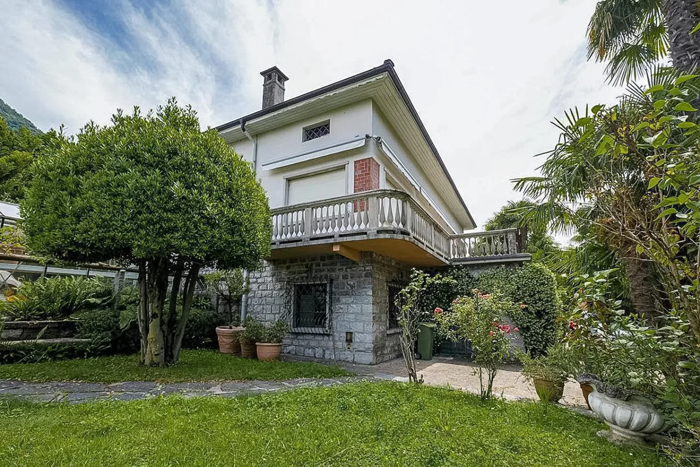 Villa mit herrlichem Park und Tennisplatz - Foto 12 von 14