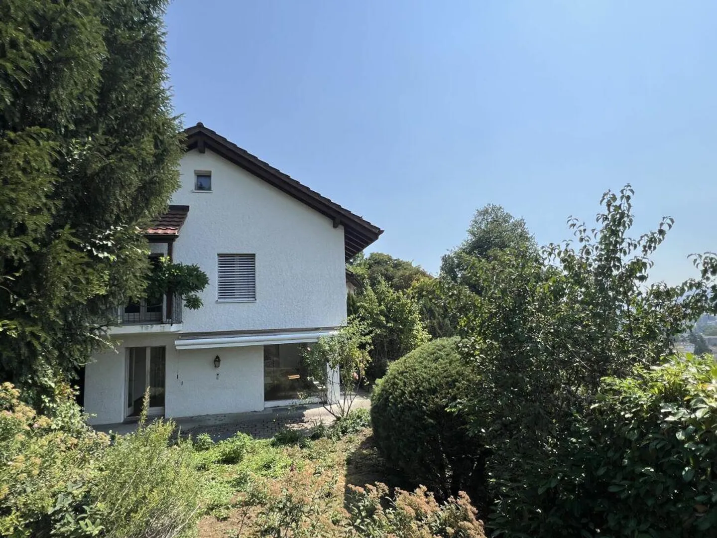 Familienhaus an begehrter Hanglage mit traumhafter Fernsicht in Nussbaumen - Foto 1 von 11
