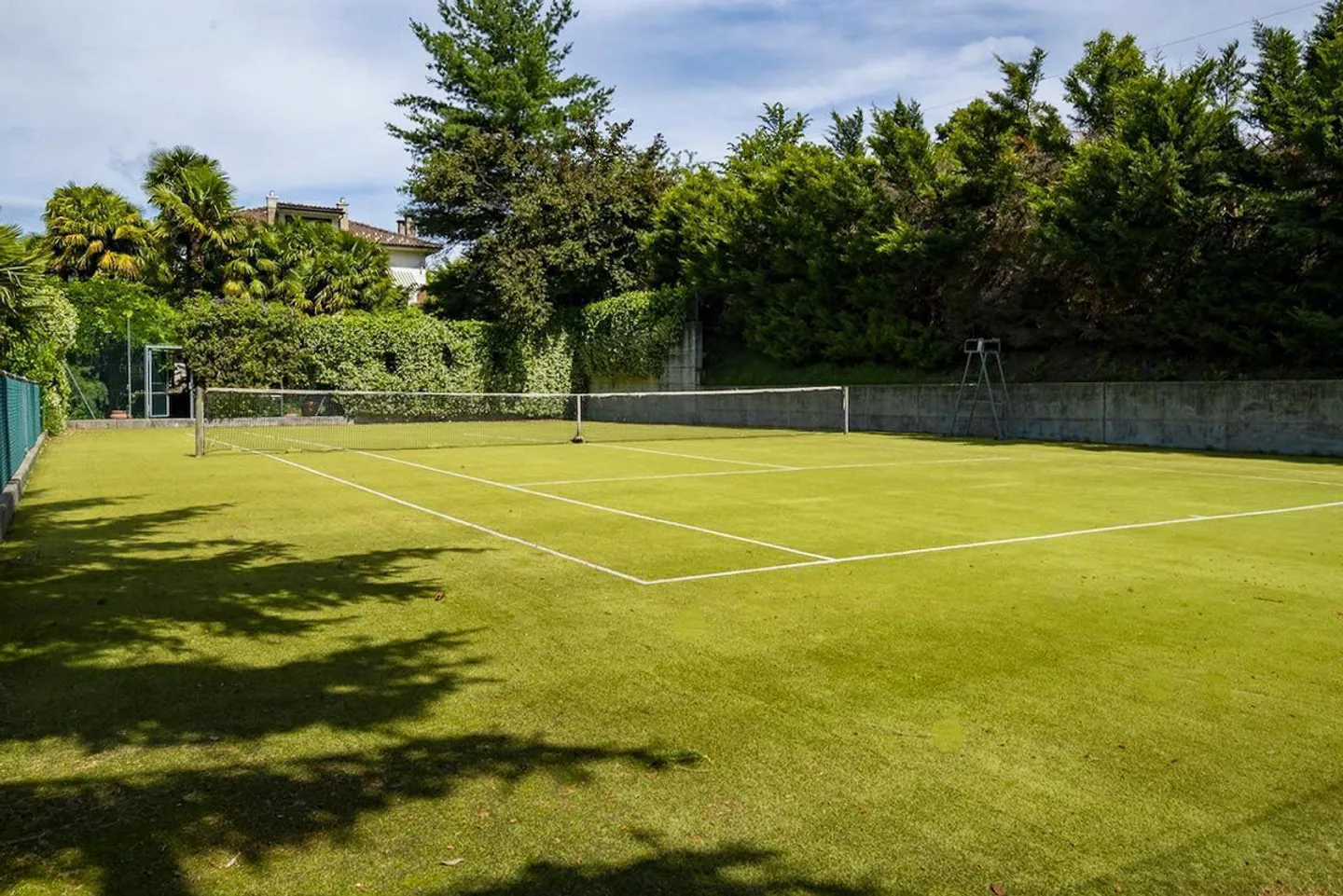 Villa mit herrlichem Park und Tennisplatz - Foto 9 von 14
