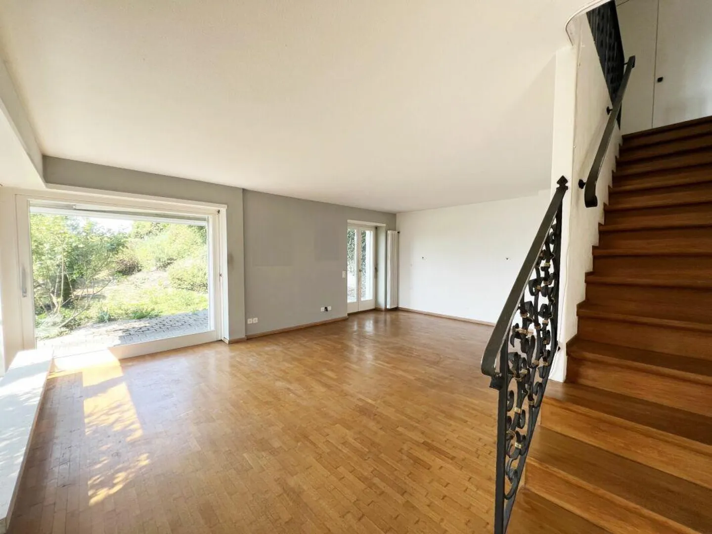 Familienhaus an begehrter Hanglage mit traumhafter Fernsicht in Nussbaumen - Foto 2 von 11