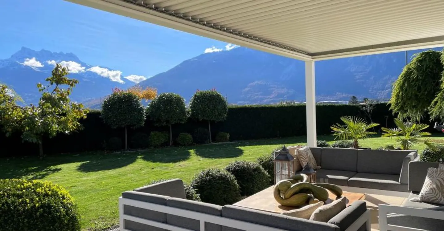 BEAUTIFUL INDIVIDUAL VILLA WITH 5.5 ROOMS AND A VERY NICE VIEW IN A QUIET RESIDENTIAL AREA - Photo 3 of 11