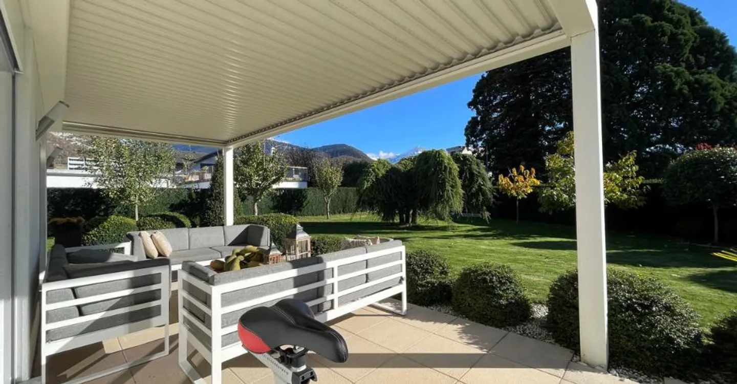 BEAUTIFUL INDIVIDUAL VILLA WITH 5.5 ROOMS AND A VERY NICE VIEW IN A QUIET RESIDENTIAL AREA - Photo 5 of 11