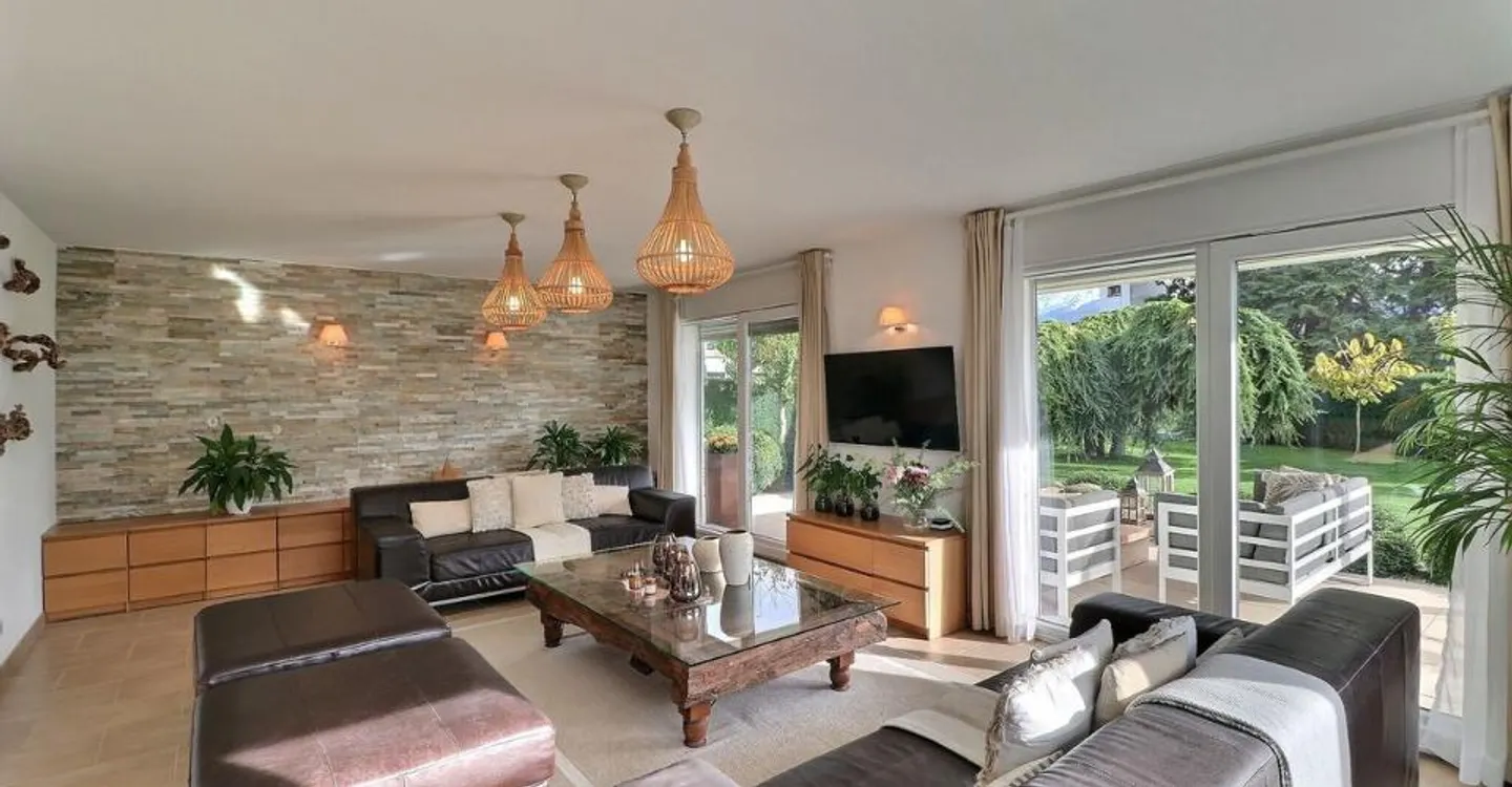 BEAUTIFUL INDIVIDUAL VILLA WITH 5.5 ROOMS AND A VERY NICE VIEW IN A QUIET RESIDENTIAL AREA - Photo 8 of 11