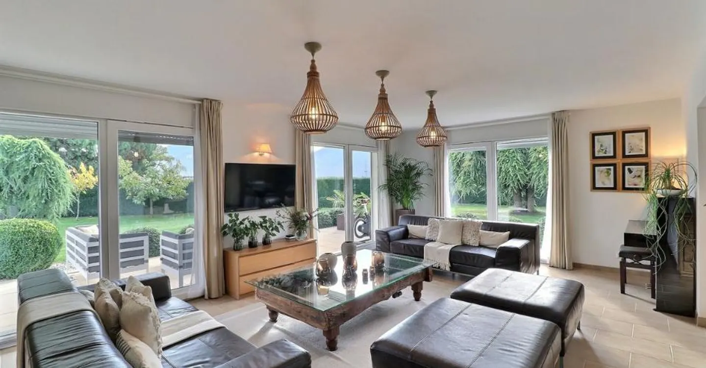 BEAUTIFUL INDIVIDUAL VILLA WITH 5.5 ROOMS AND A VERY NICE VIEW IN A QUIET RESIDENTIAL AREA - Photo 9 of 11