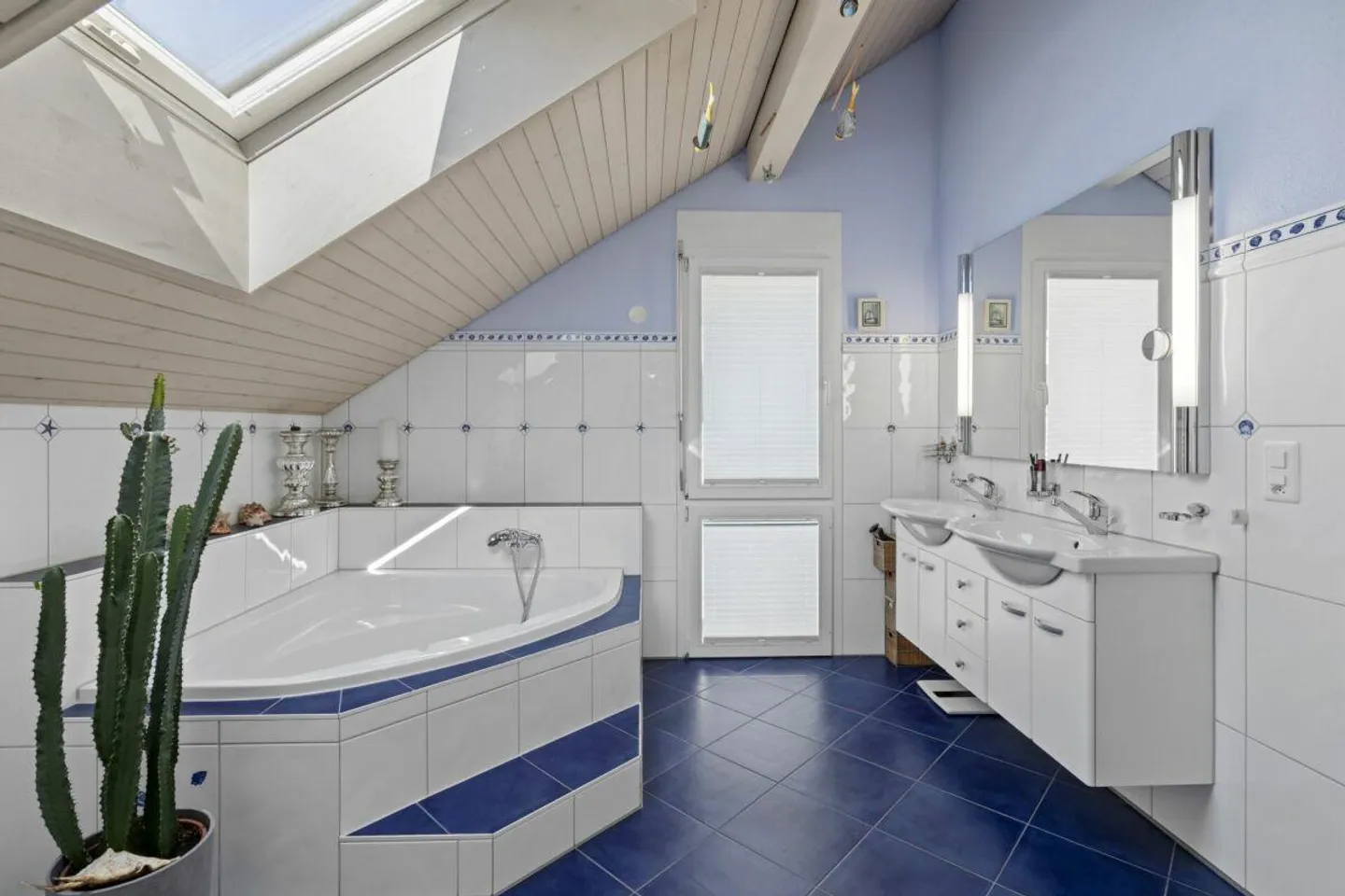 Central Living Dream with Plenty of Space - Photo 9 of 12