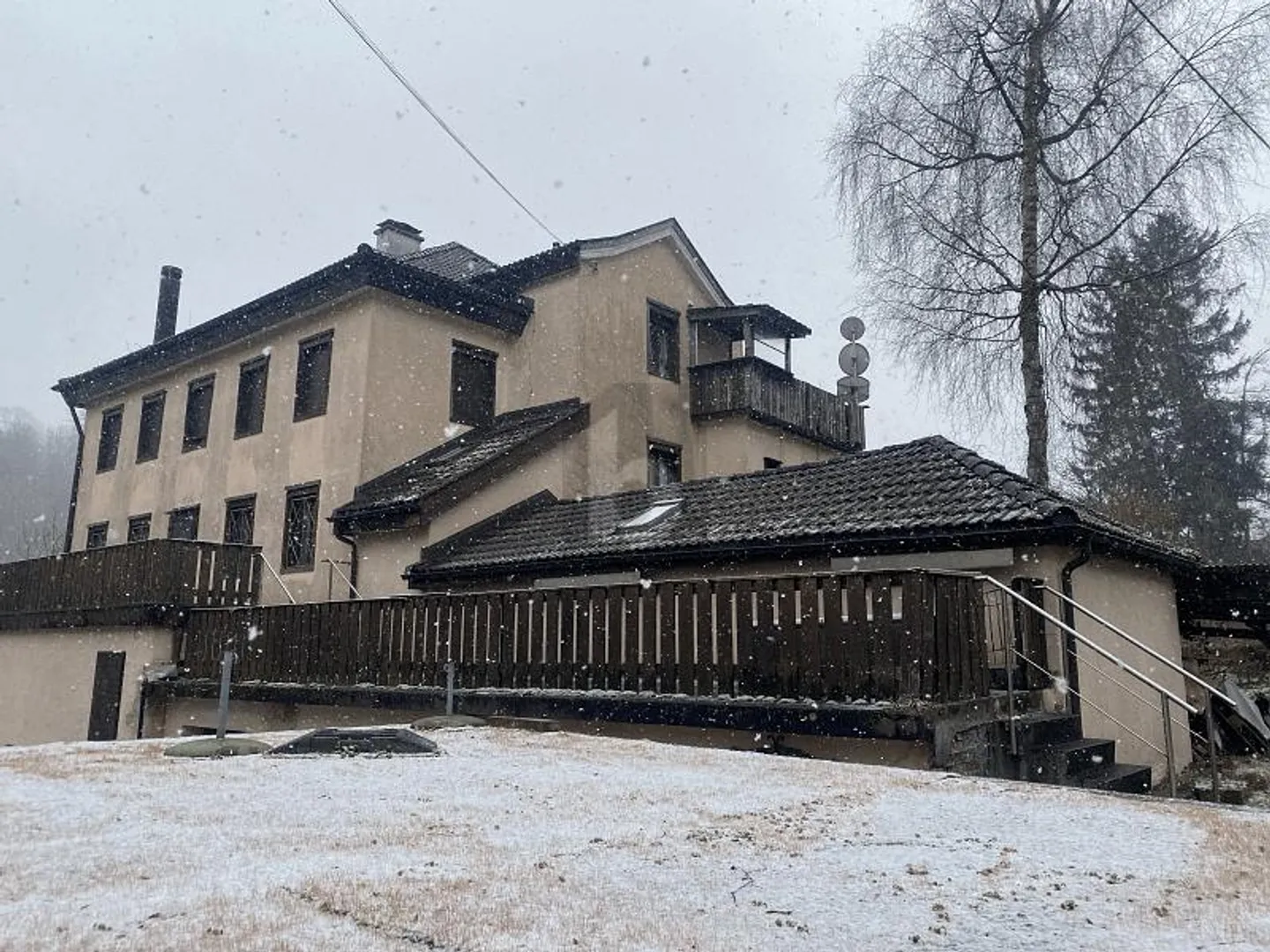 Residential building with 11 rooms - Photo 4 of 5