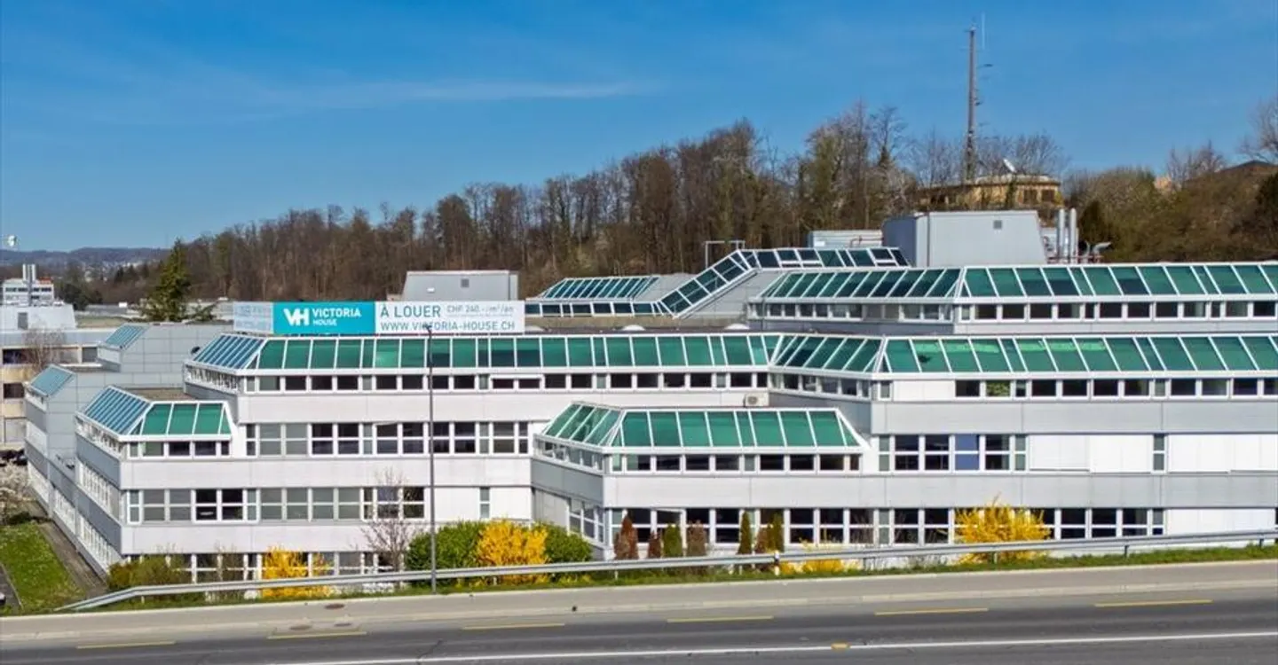 Bürofläche in einer grünen Umgebung in der Nähe von Annehmlichkeiten - Foto 1 von 8