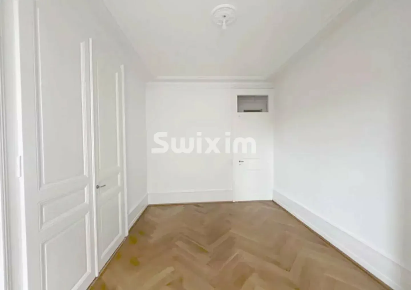 Geräumige 5-Zimmer-Wohnung in einem prestigeträchtigen historischen Gebäude - Foto 3 von 7