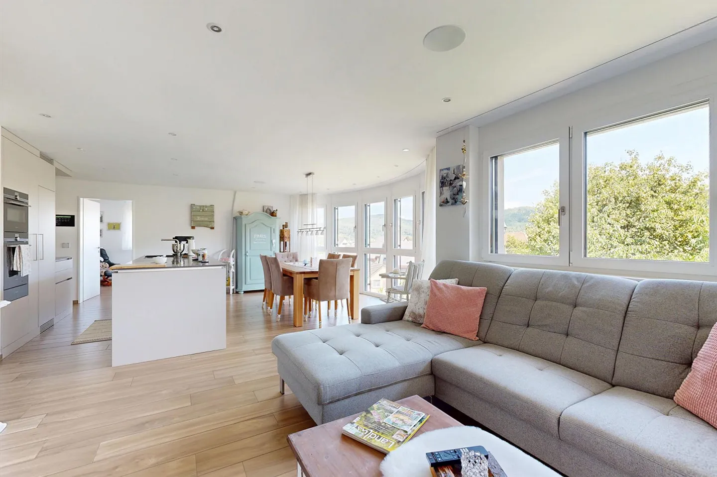 Condominium moderne de 4,5 pièces avec belle vue - Photo 2 sur 9