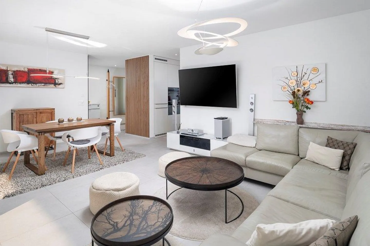Moderne 2½-Zimmer-Wohnung im urbanen Leuen-Ensemble im steuergünsti... - Foto 2 von 13