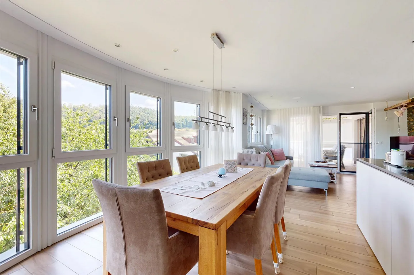 Condominium moderne de 4,5 pièces avec belle vue - Photo 4 sur 9