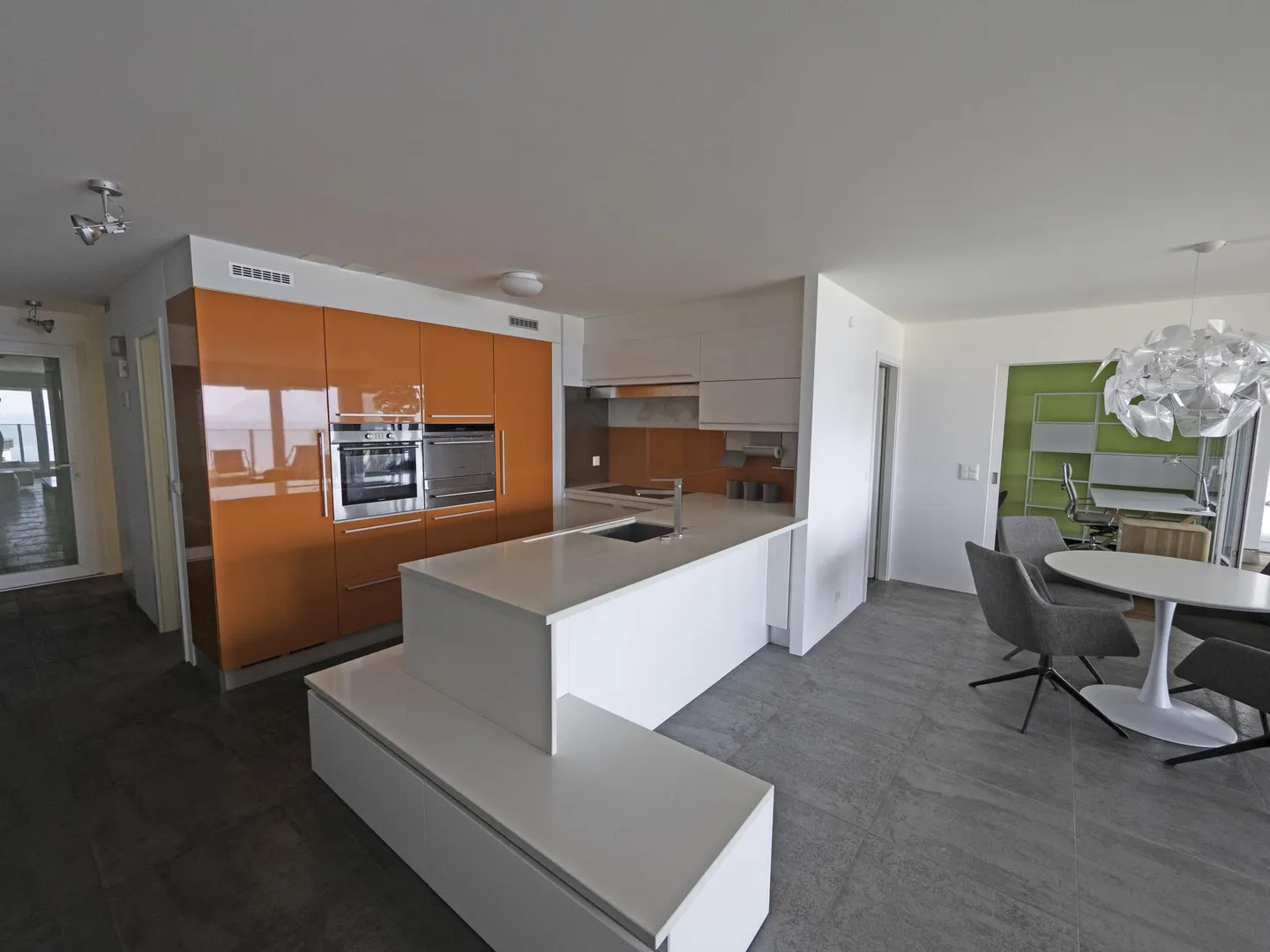 IN VENDITA - Montreux-Veytaux, Superbo appartamento contemporaneo di 3,5 locali - Foto 2 di 9