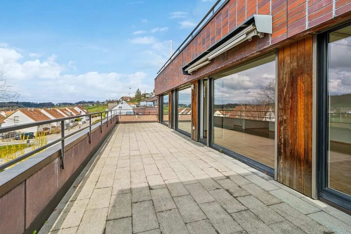 RENT WITHOUT DEPOSIT - Tax-friendly living at the gates of Zurich - Photo 7 of 8