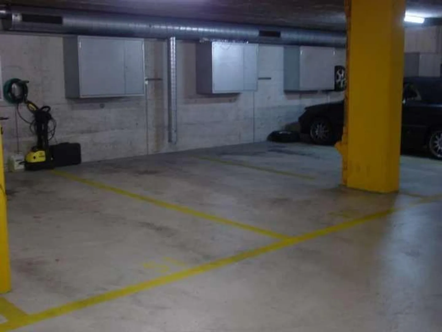 Votre place de parking dans le garage souterrain en toute sécurité et au sec ! - Photo 2 sur 2