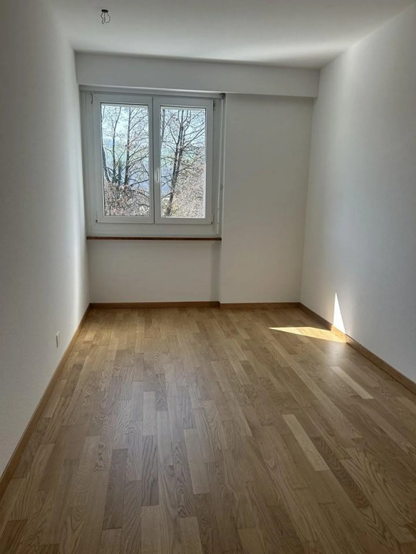 Appartement rénové et abordable près de la gare - Photo 3 sur 12