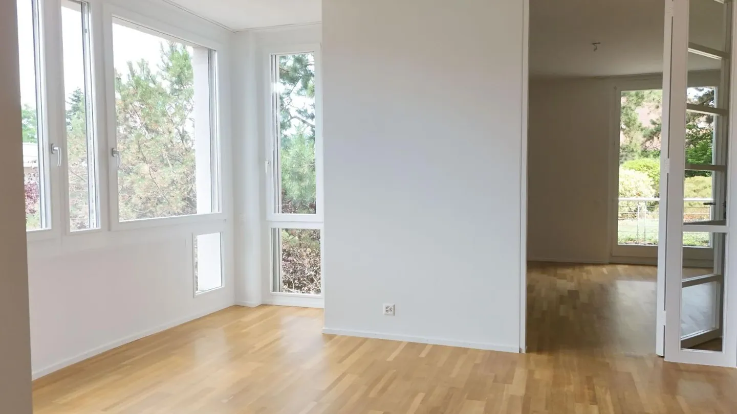Appartement de jardin exclusif avec cheminée et 2 terrasses - Bruderholz - Photo 5 sur 10