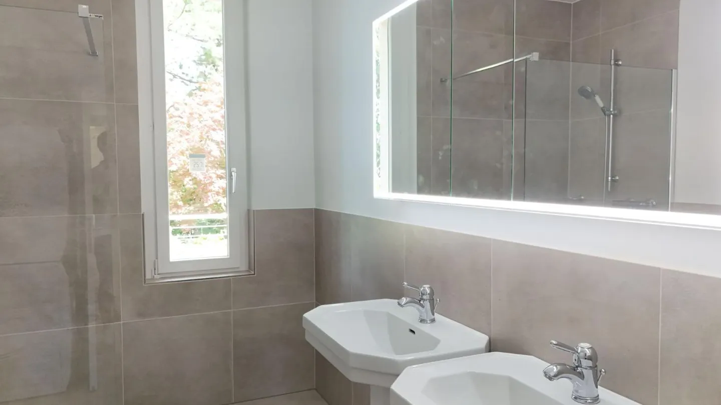 Appartement de jardin exclusif avec cheminée et 2 terrasses - Bruderholz - Photo 7 sur 10
