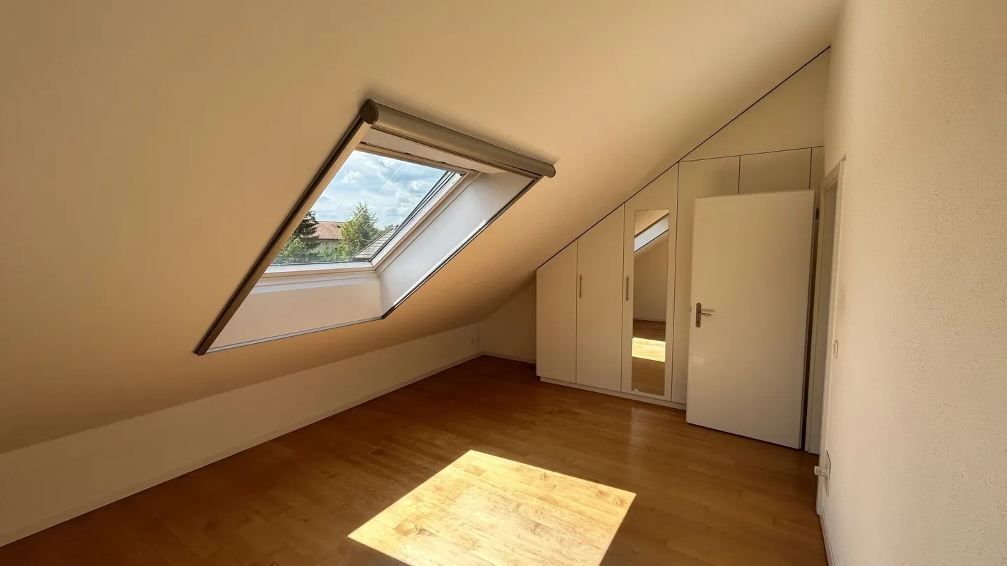 Bellissima Casa Familiare Semi-Indipendente - Foto 18 di 33