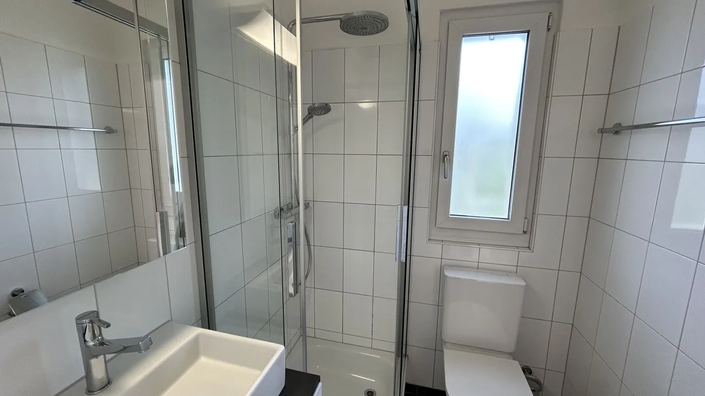 Bellissima Casa Familiare Semi-Indipendente - Foto 20 di 33