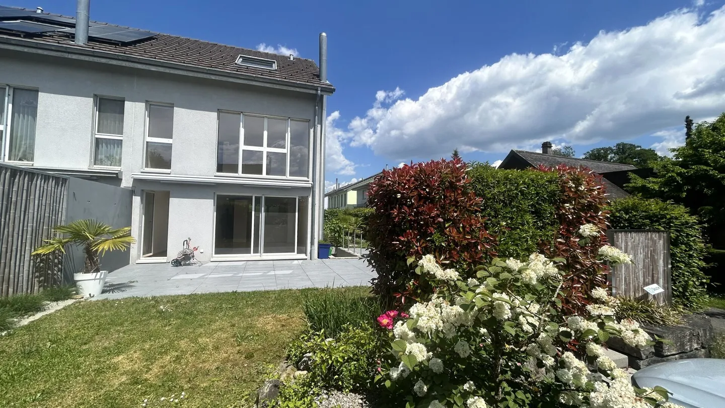 Bellissima Casa Familiare Semi-Indipendente - Foto 23 di 33