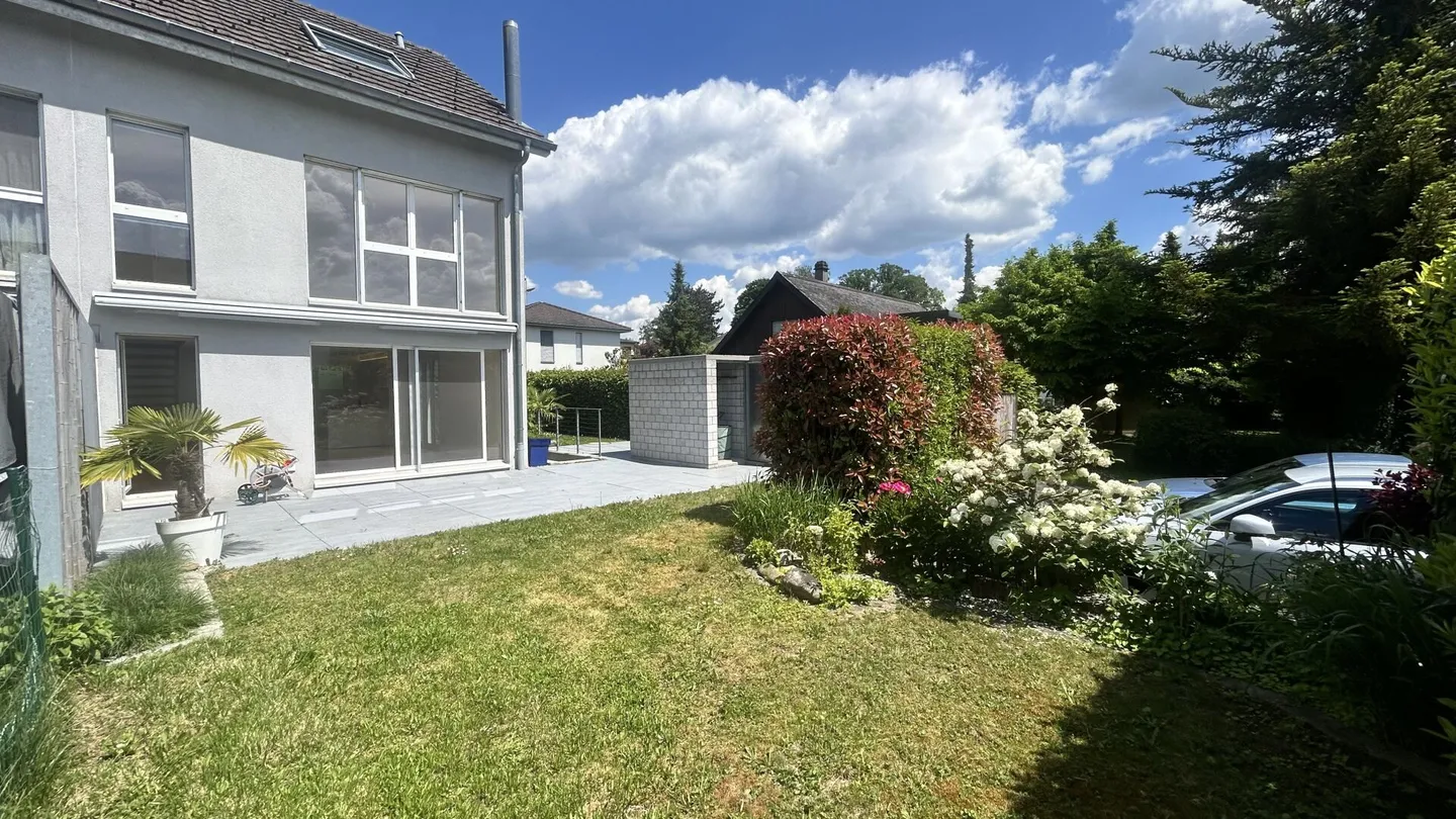 Bellissima Casa Familiare Semi-Indipendente - Foto 24 di 33