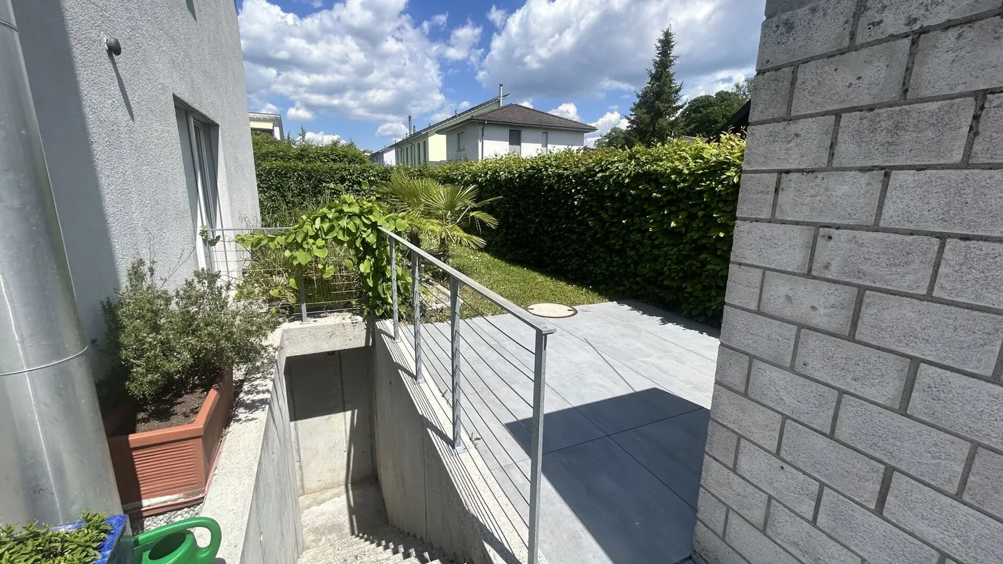 Bellissima Casa Familiare Semi-Indipendente - Foto 26 di 33