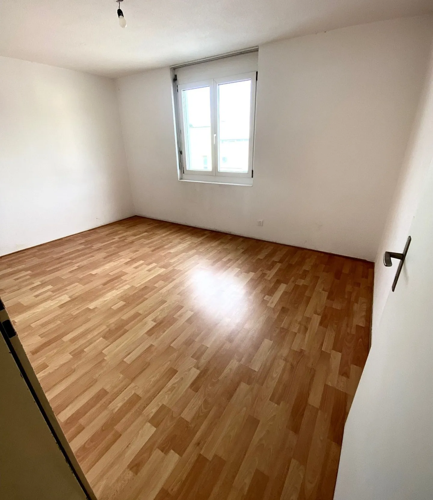 3- ZIMMER WOHNUNG 75M2 1200.-,  1- ZIMMER- WHG  850.-, 6- ZIMMER 150M2 2000.- - Foto 10 von 34