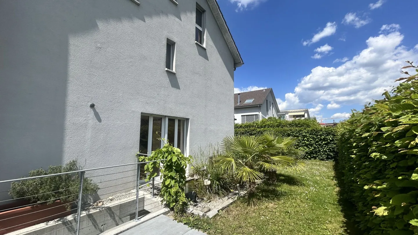 Bellissima Casa Familiare Semi-Indipendente - Foto 27 di 33