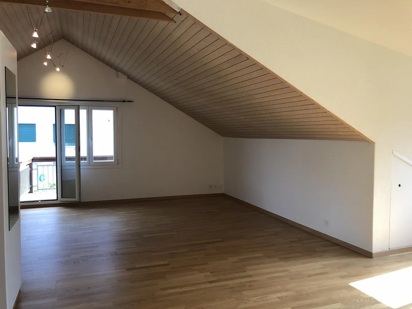 Charmante 1,5 Zimmer Loft in einer Dachwohnung / 2. Stock - Foto 3 von 6