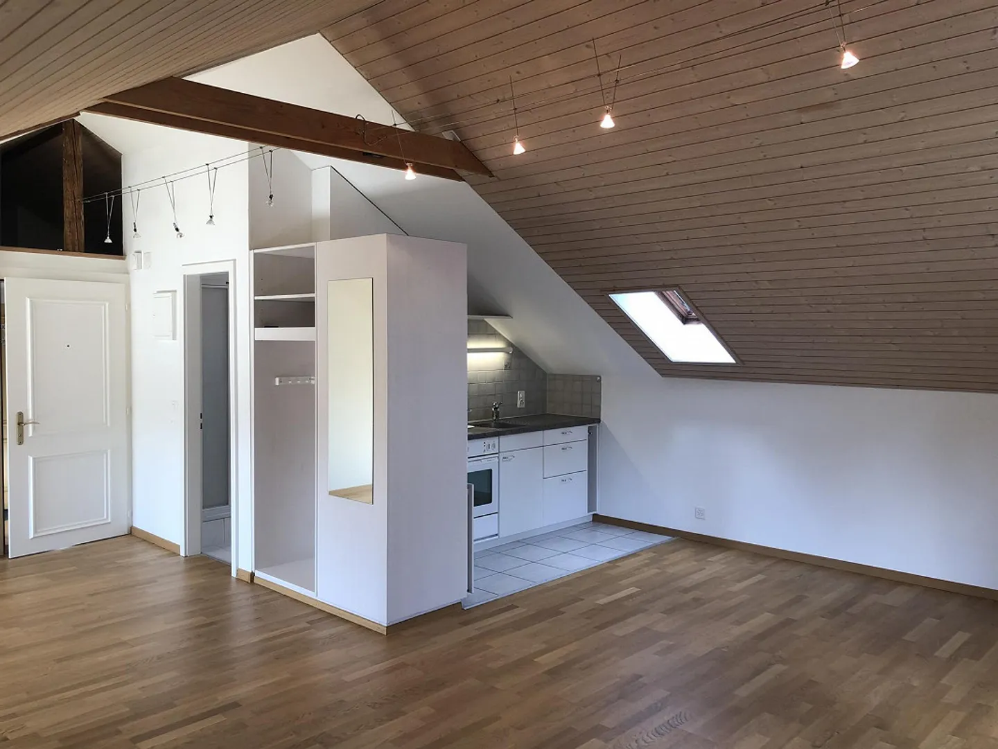 Charmante 1,5 Zimmer Loft in einer Dachwohnung / 2. Stock - Foto 5 von 6