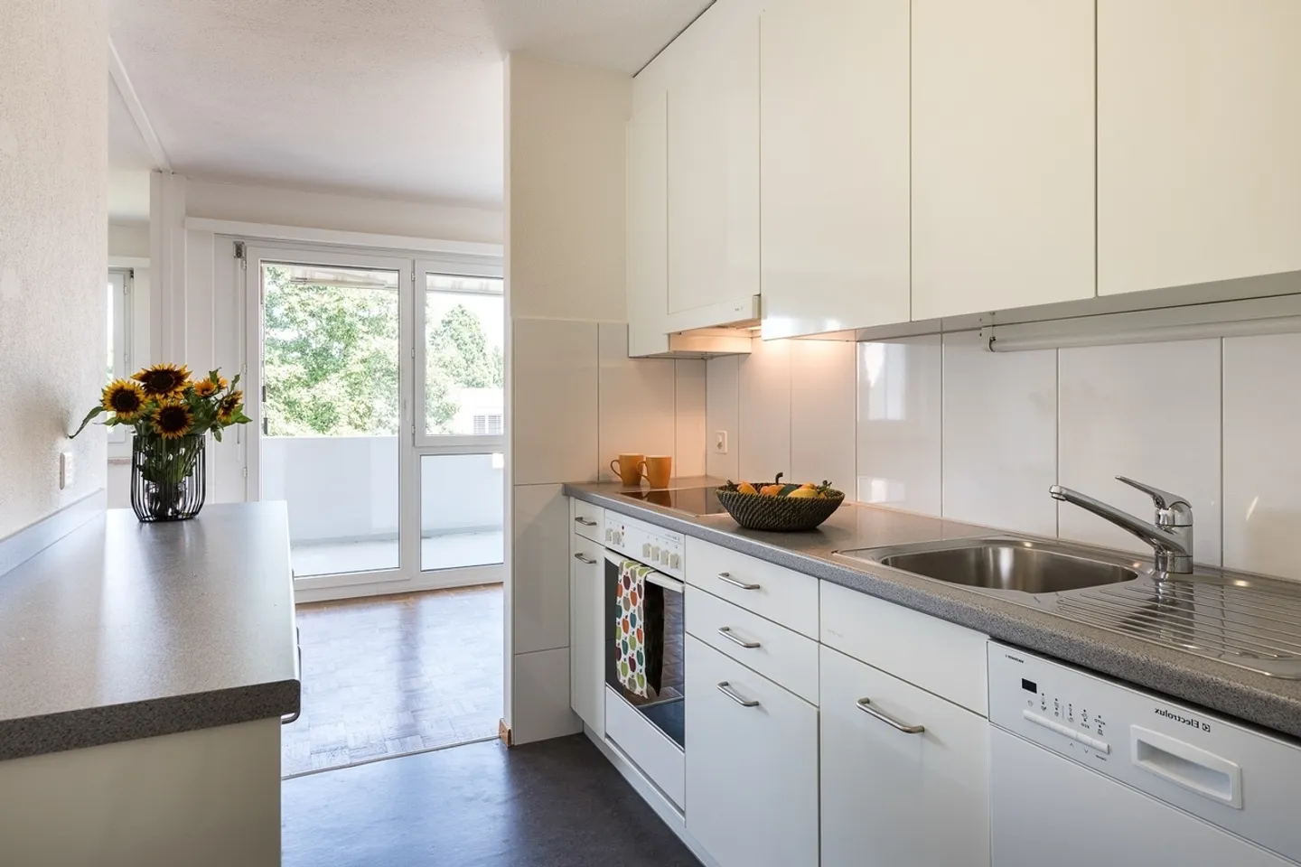 Charmant appartement dans le Zil vous cherche! - Photo 2 sur 5