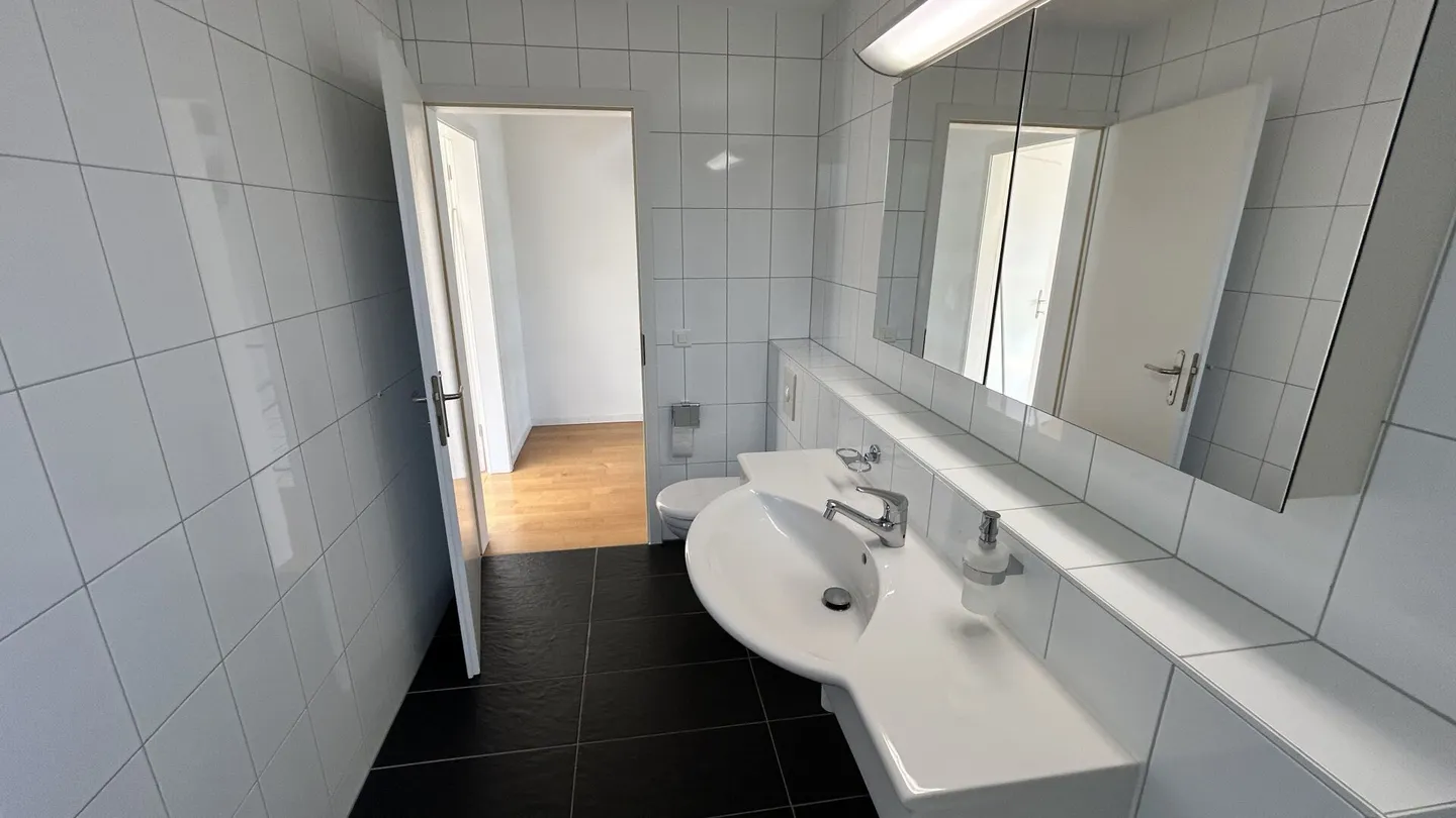 Bellissima Casa Familiare Semi-Indipendente - Foto 11 di 33