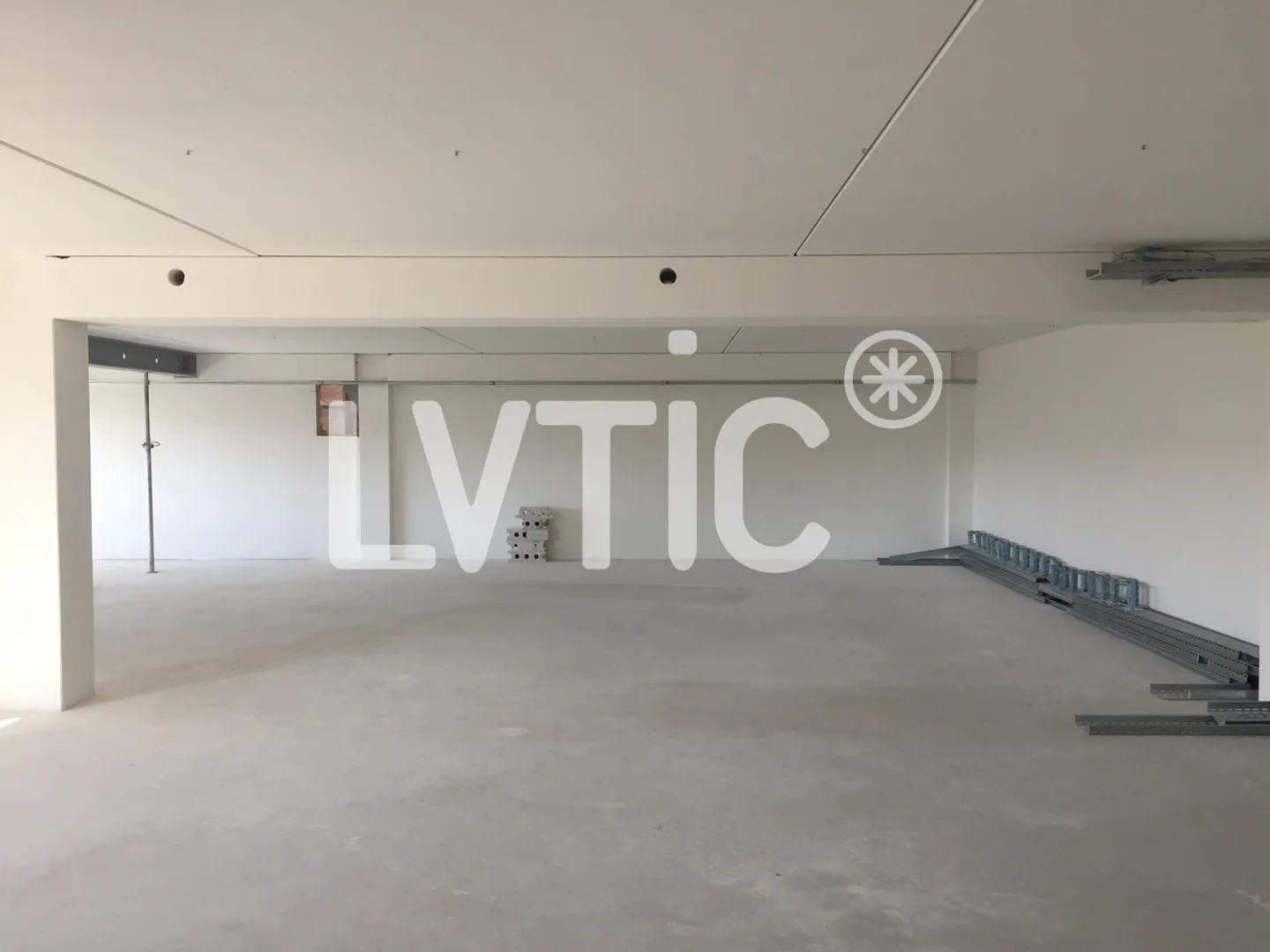250 m2 Offices to rent in Nyon - Photo 3 of 7