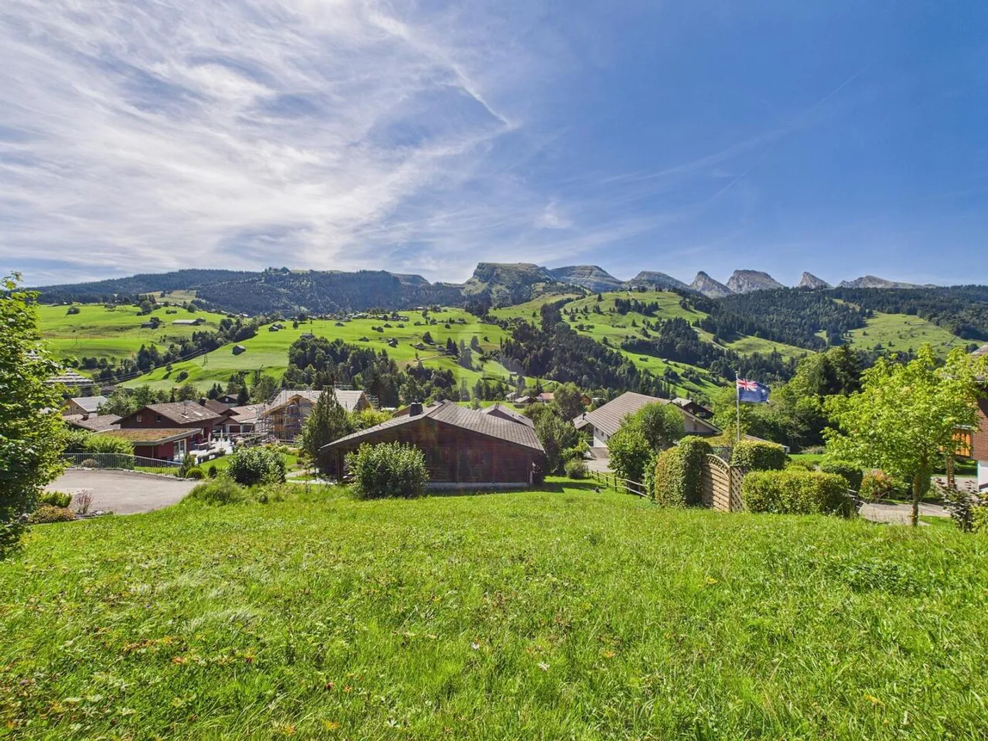 ATTRACTIVE LOCATION IN SUNNY AREA - Photo 4 of 5