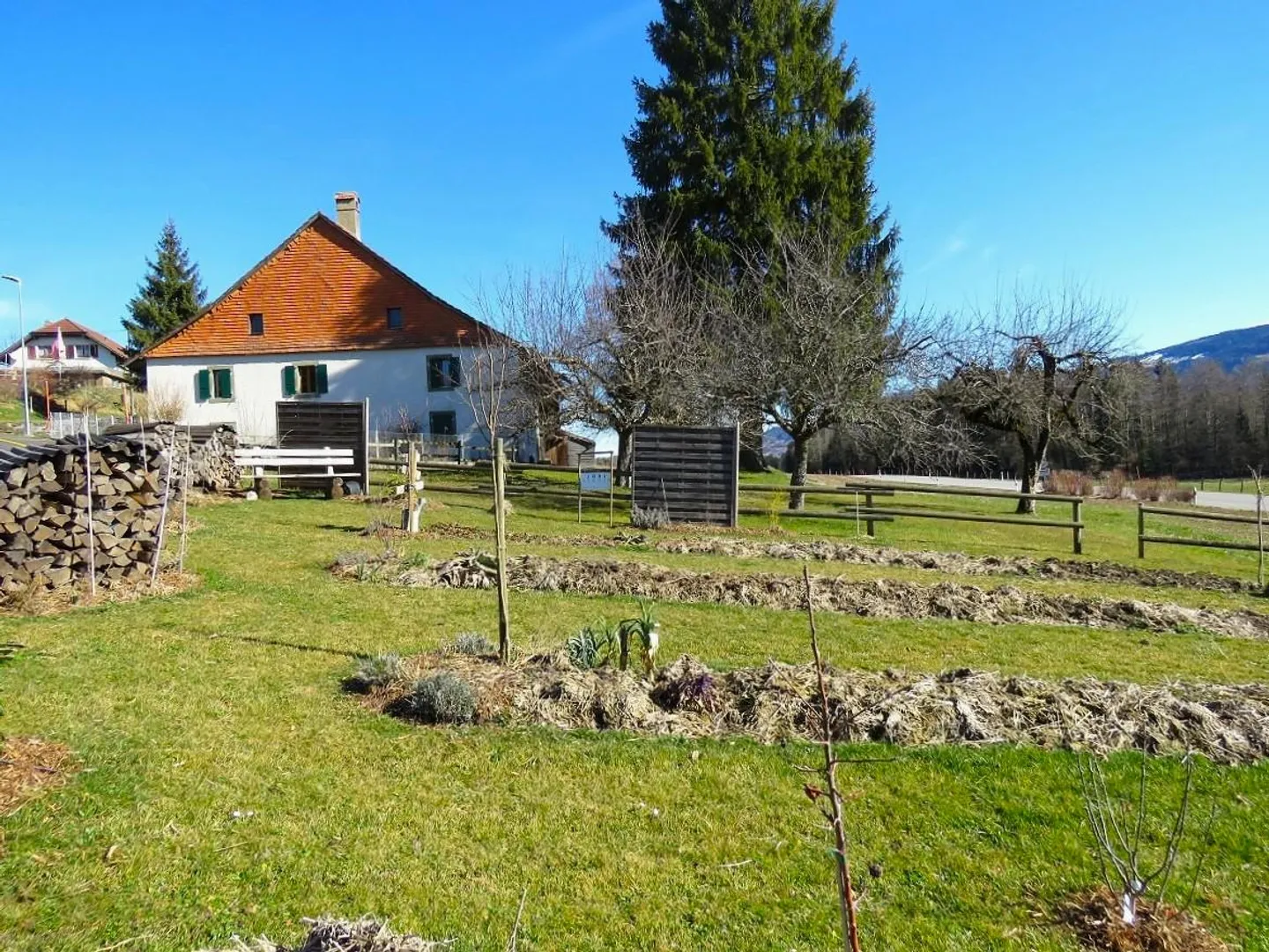 Fattoria nel villaggio - Proprietà di 2'578 m2 nella zona del villaggio! - Foto 1 di 16