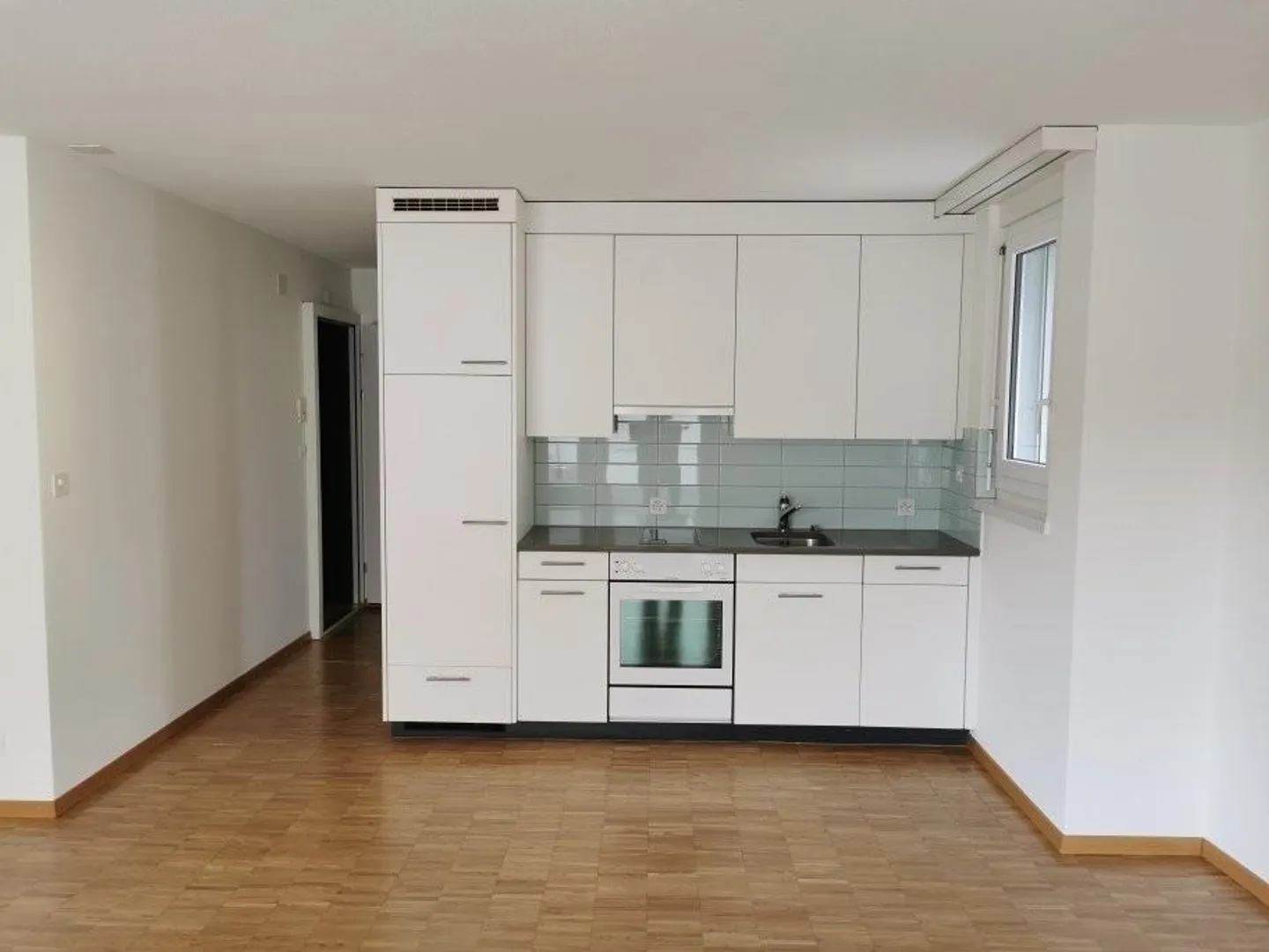 RENT WITHOUT DEPOSIT - Living above Hegibachplatz - Photo 3 of 4