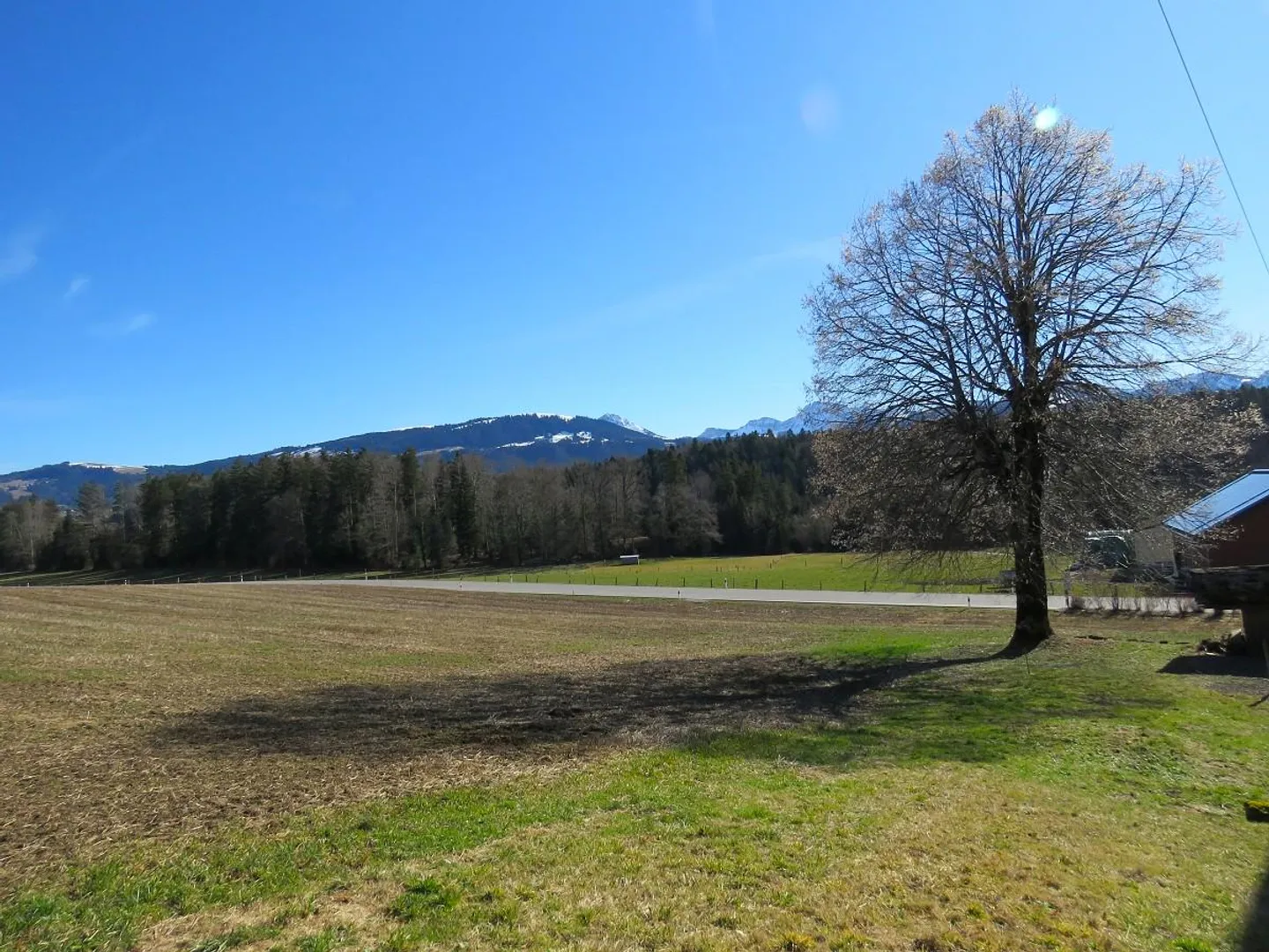 Fattoria nel villaggio - Proprietà di 2'578 m2 nella zona del villaggio! - Foto 3 di 16