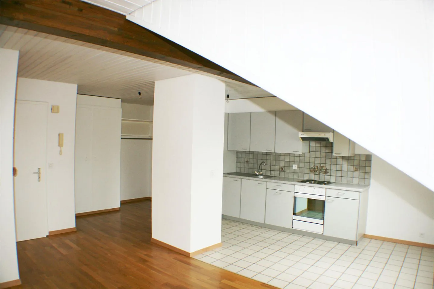 Schöne 4½-Zimmer-Wohnung mit Balkon - Foto 3 von 6