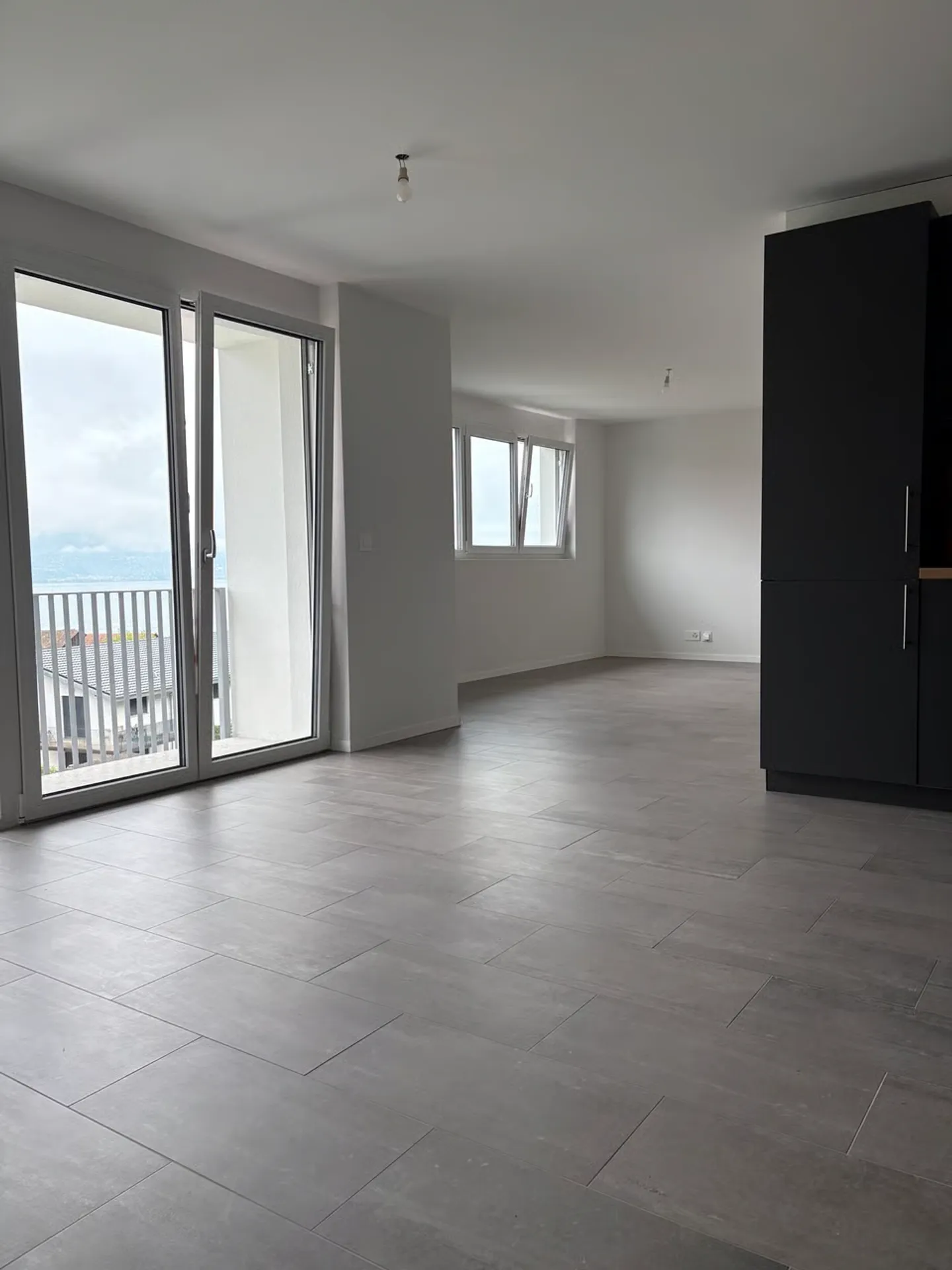 Magnificent 2.5 rooms for rent - Photo 2 of 5