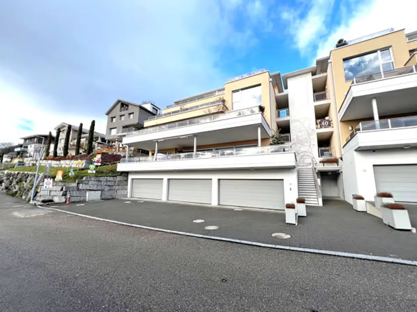 Moderno appartamento con terrazza di 4,5 stanze con vista panoramica a Wauwil - Foto 2 di 13