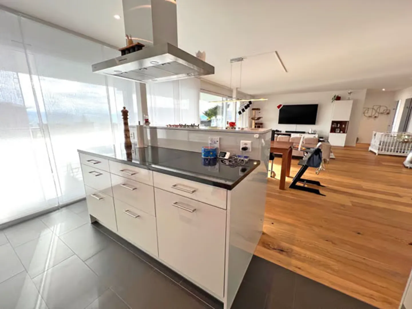 Moderno appartamento con terrazza di 4,5 stanze con vista panoramica a Wauwil - Foto 8 di 13